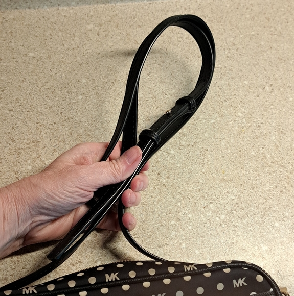 Michael Kors Jet Set Crossbody - Picture 7 of 11